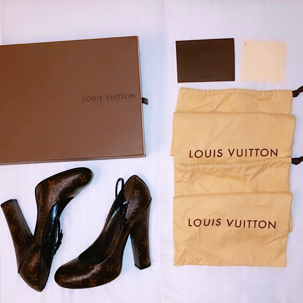 Louis Vuitton Mary Jane Pumps